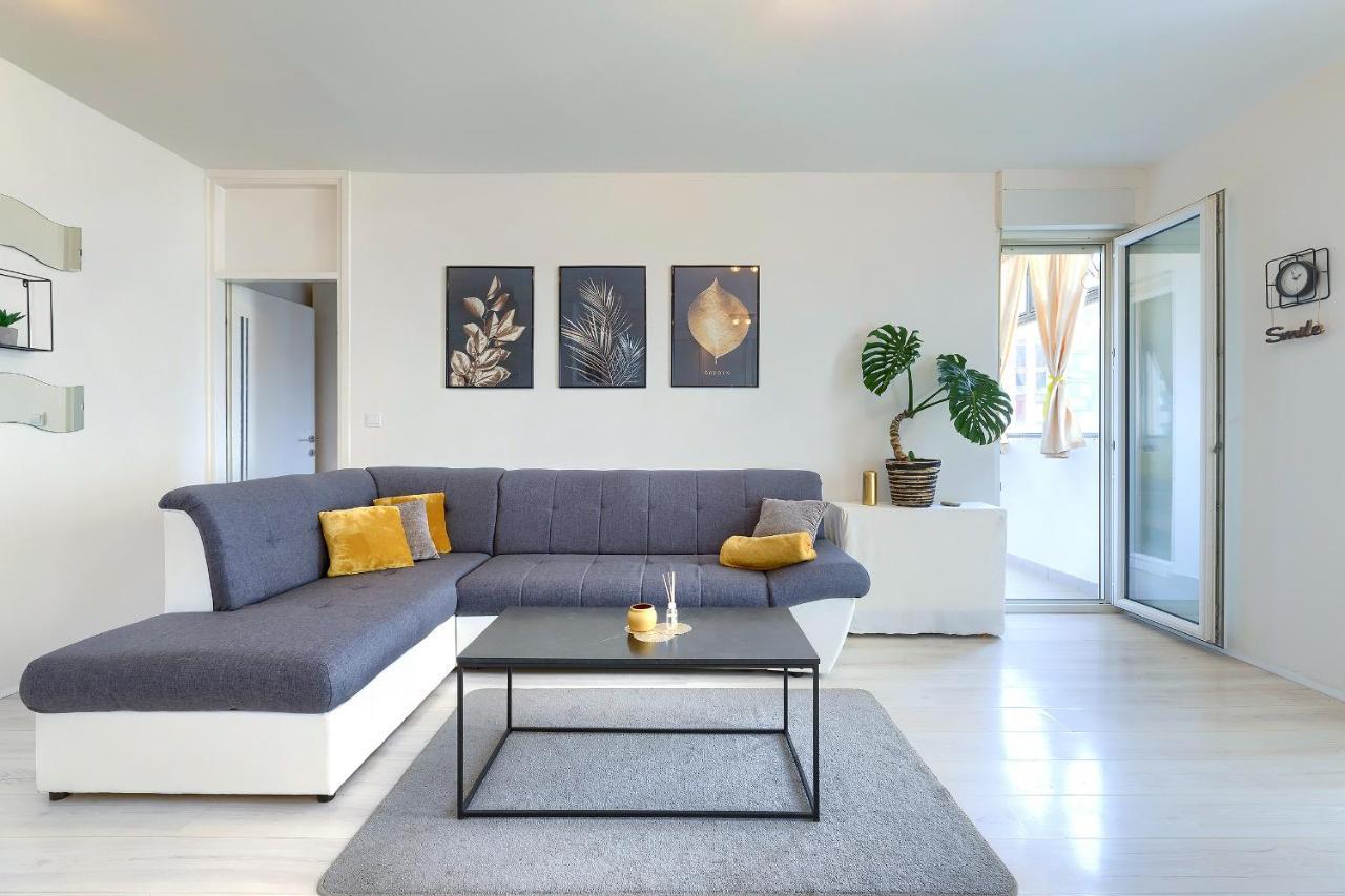 Seny Gold Apartment Pula Exterior photo